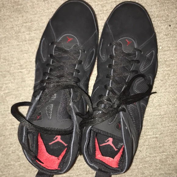 Size 13 Air Jordan taking flight - Picture 2 of 4